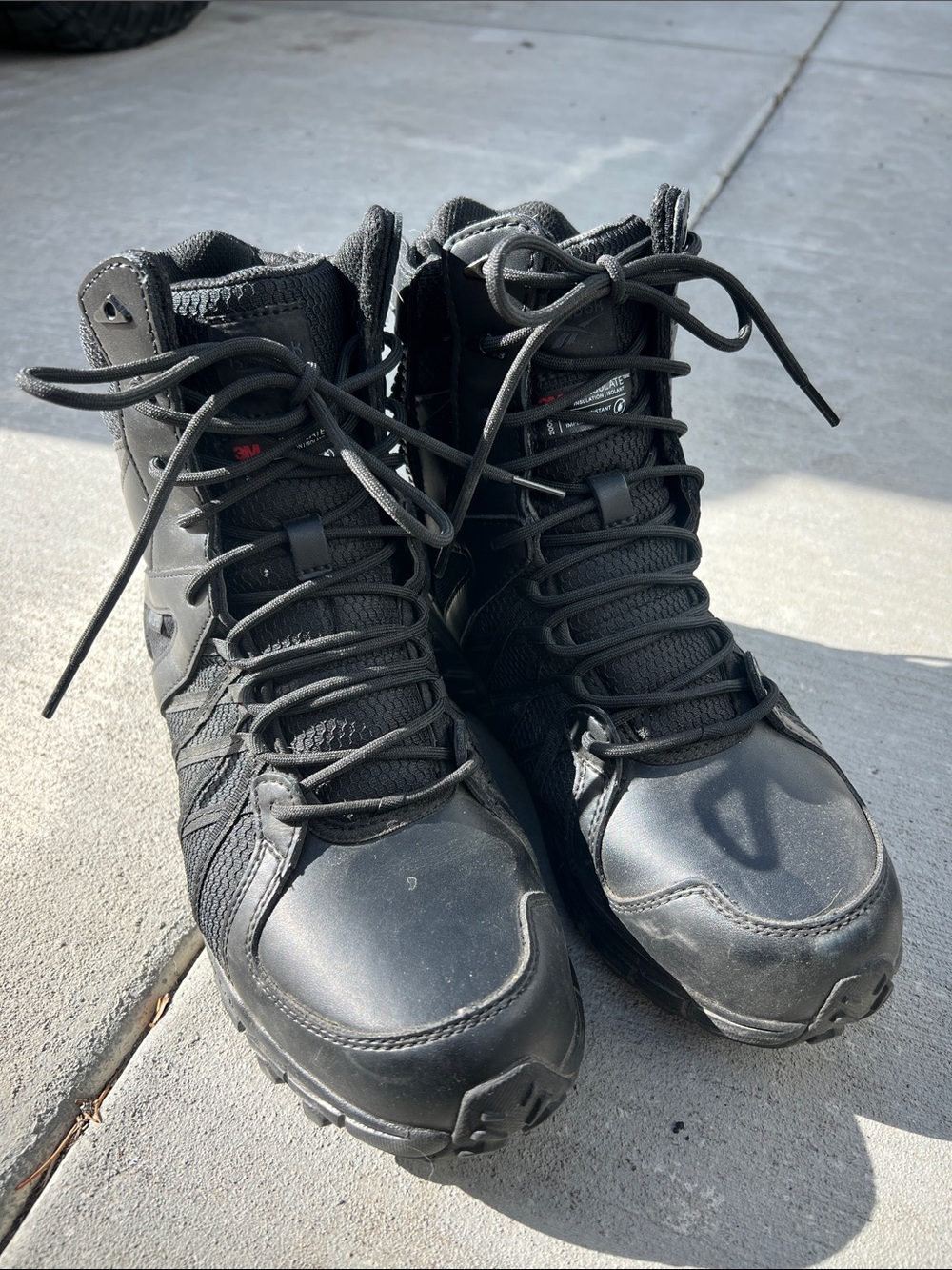 Reebok size 9M Men's Tactical Black Boots - Durable All-Weather Work Shoe